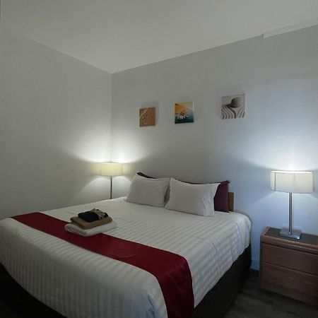 Sand Pebbles Inn 퀄리컴비치 외부 사진